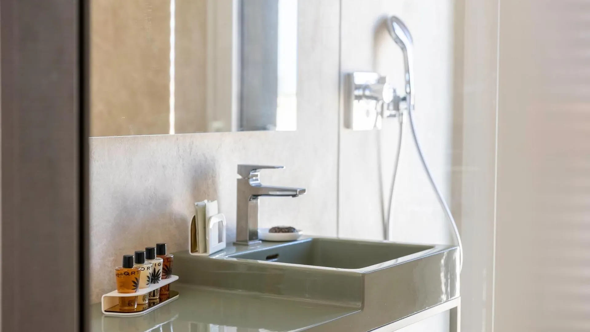 Ceccarini 9 home suite home Riccione 4*,